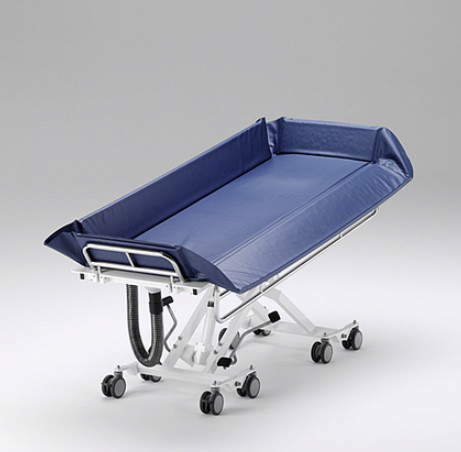 Badeleje/Transportleje, UDW 650, polstret. m/vandafløb,  nedfældige sider og justérbar rygstøtte 